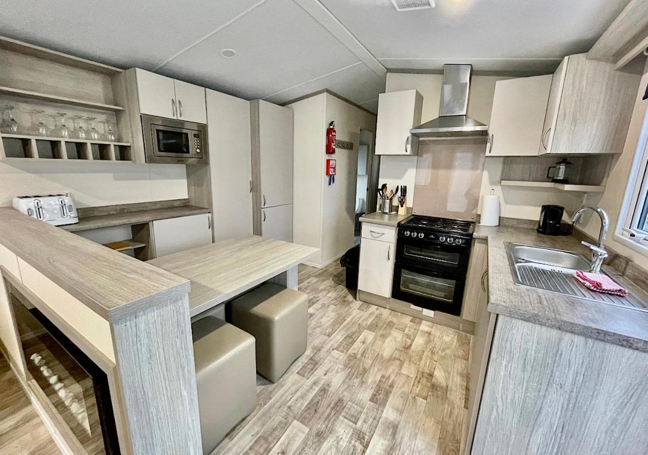 Luxury 3 Bedroom Caravan Between Perranporth And Newquay, Cornwall Ньюки Экстерьер фото